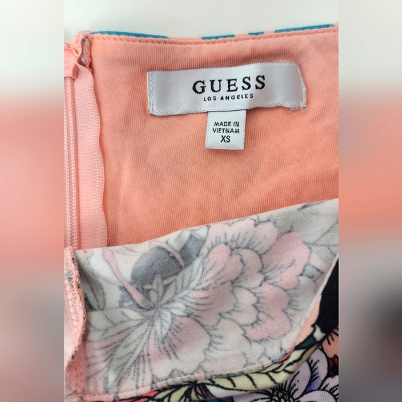 Guess Floral Tropical Pattern Mini Skort - Picture 3 of 4